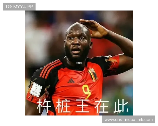 卢卡库接高球用身体打开空间，比利时进攻推进犀利