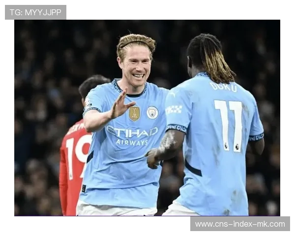 德布劳内的急速带球切换让曼城在瞬间形成优势