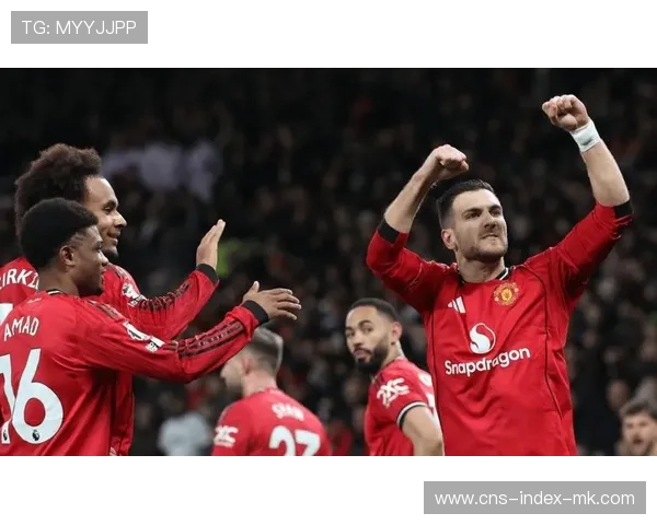 曼联门前头球抢点频频出现威胁 曼联门前头球抢点频频出现威胁