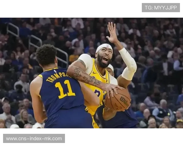 戴维斯封盖冷却对手攻势,湖人保持领先