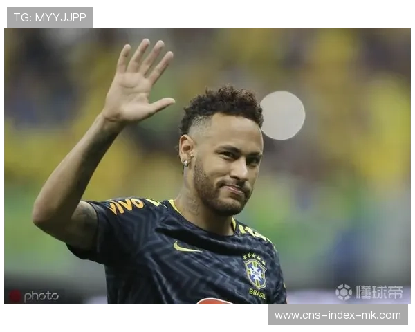 内马尔与少年选手切磋技术，耐心教导被广泛传播